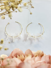 Load image into Gallery viewer, Hoop Flower Earrings
