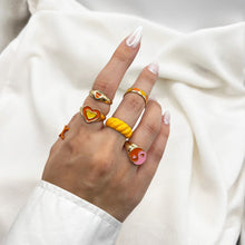 Load image into Gallery viewer, Orange Heart Ring Set
